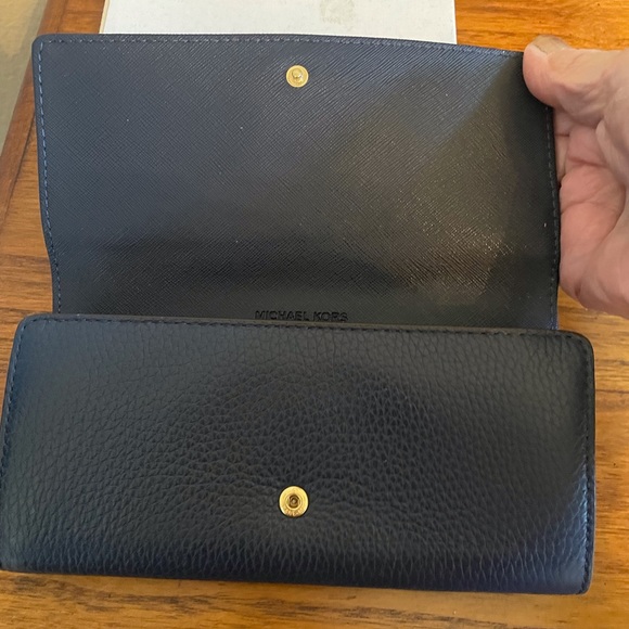 Michael Kors Fulton Flap Continental Wallet NWOT 8 X 4 - Picture 2 of 10